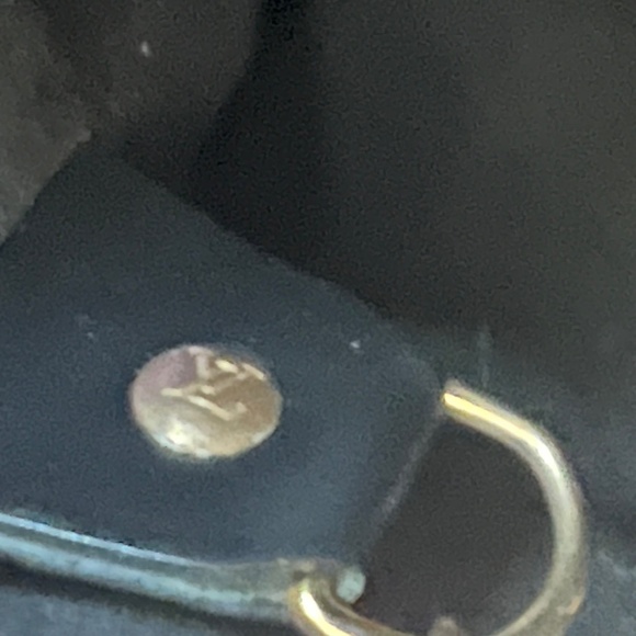 Louis Vuitton Epi GM Bucket Bag - Picture 7 of 13